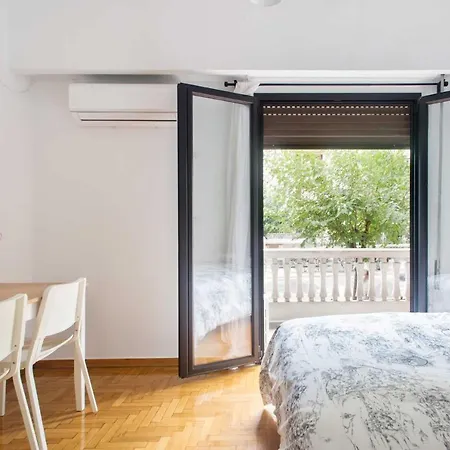 Apartment Newly Renovated Downtown Athens!