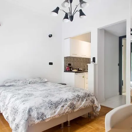 Newly Renovated Downtown Athens! Афины