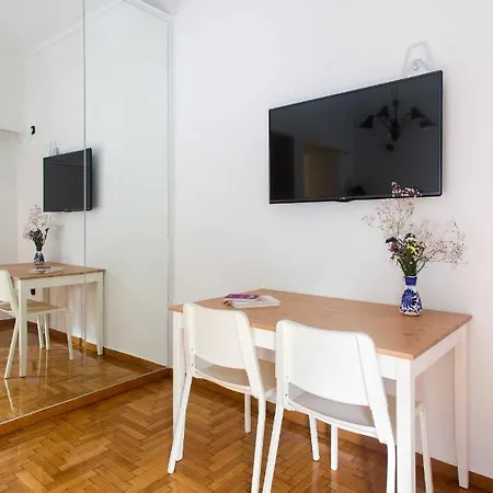 Apartment Newly Renovated Downtown Athens!