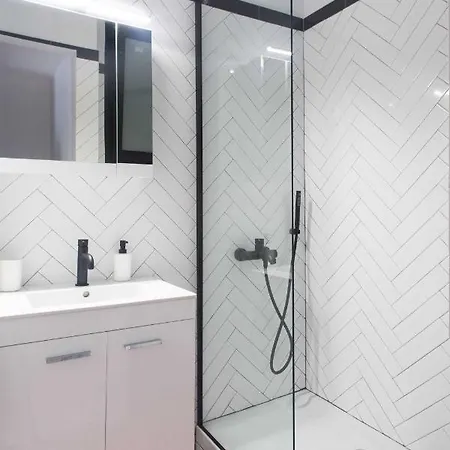 Апартаменты Newly Renovated Downtown Athens!